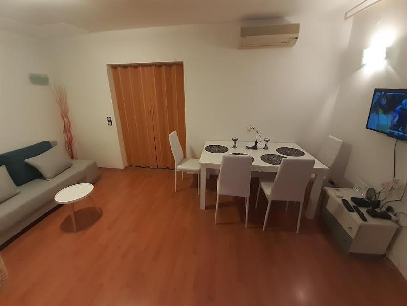 Apartmani Delas 普耶斯察纳乌瓦拉 外观 照片
